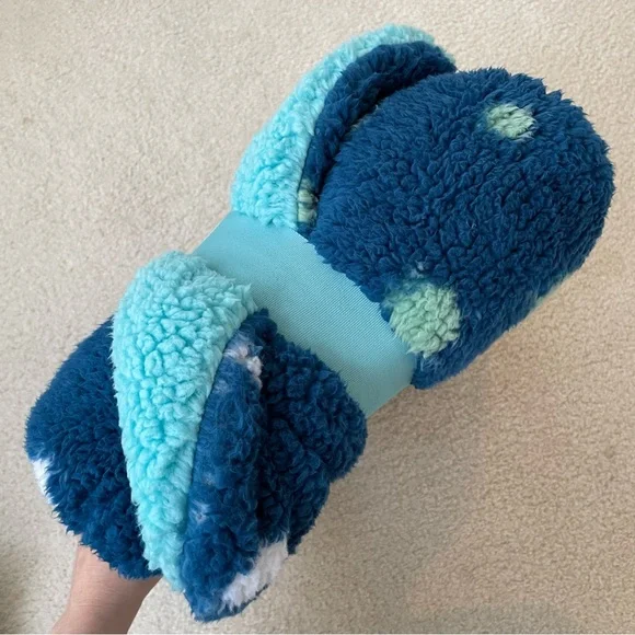 Life Comfort Blue Polka Dotted Sherpa Fleece Throw - Picture 7 of 11